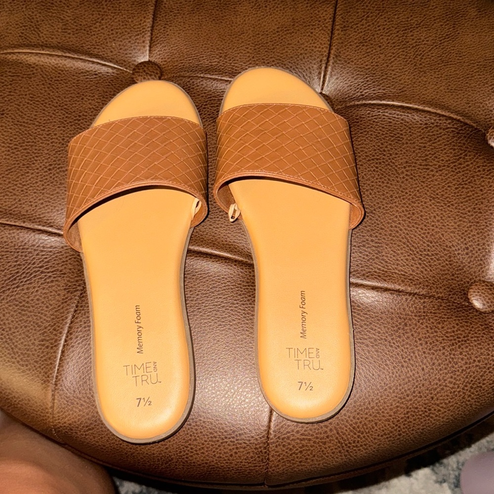 7 1/2 Flat Tan Sandles time and tru memory foam